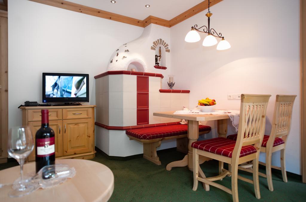 Ferienschloessl Harmonie Otel Holzgau Dış mekan fotoğraf