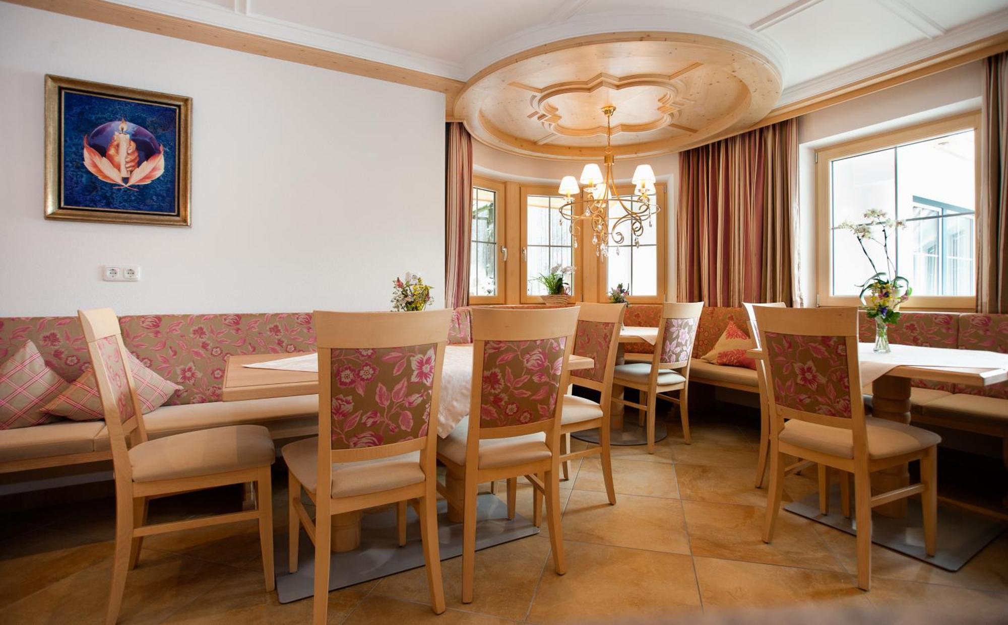 Ferienschloessl Harmonie Otel Holzgau Dış mekan fotoğraf