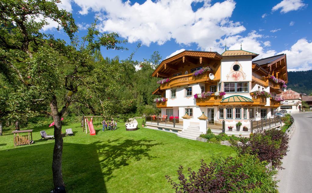 Ferienschloessl Harmonie Otel Holzgau Dış mekan fotoğraf