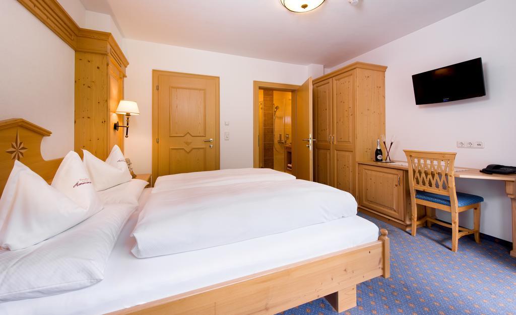 Ferienschloessl Harmonie Otel Holzgau Dış mekan fotoğraf