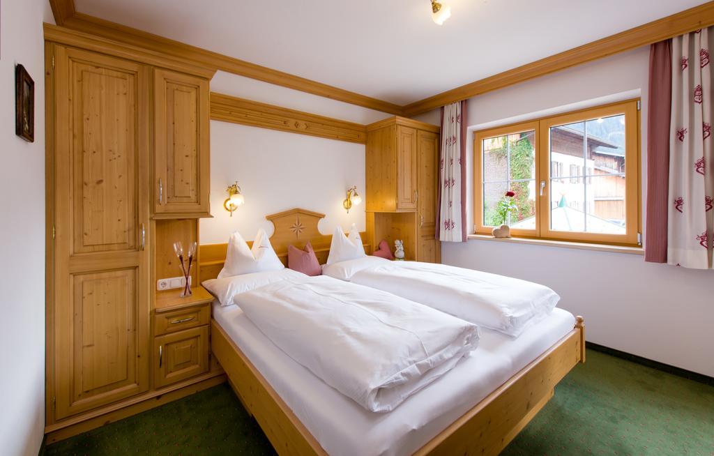 Ferienschloessl Harmonie Otel Holzgau Dış mekan fotoğraf