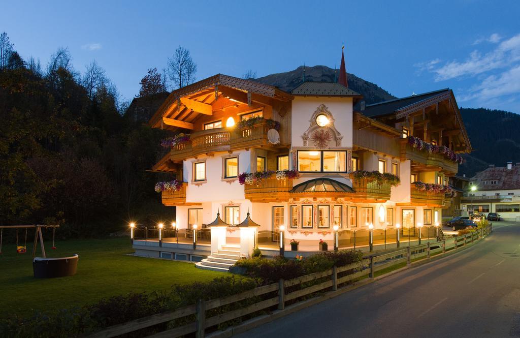 Ferienschloessl Harmonie Otel Holzgau Dış mekan fotoğraf