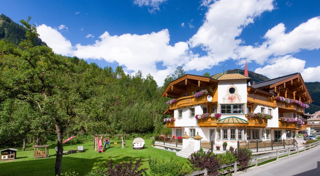 Ferienschloessl Harmonie Otel Holzgau Dış mekan fotoğraf