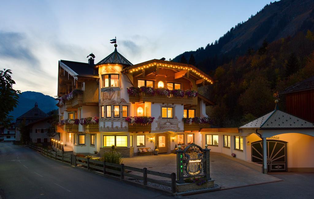 Ferienschloessl Harmonie Otel Holzgau Dış mekan fotoğraf