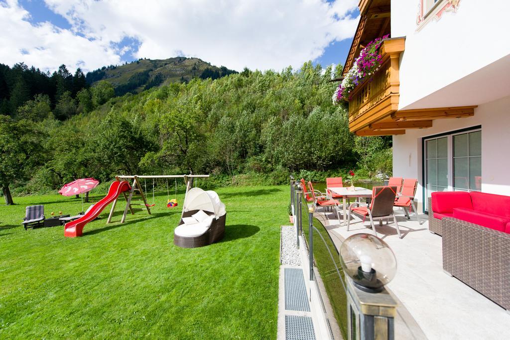 Ferienschloessl Harmonie Otel Holzgau Dış mekan fotoğraf