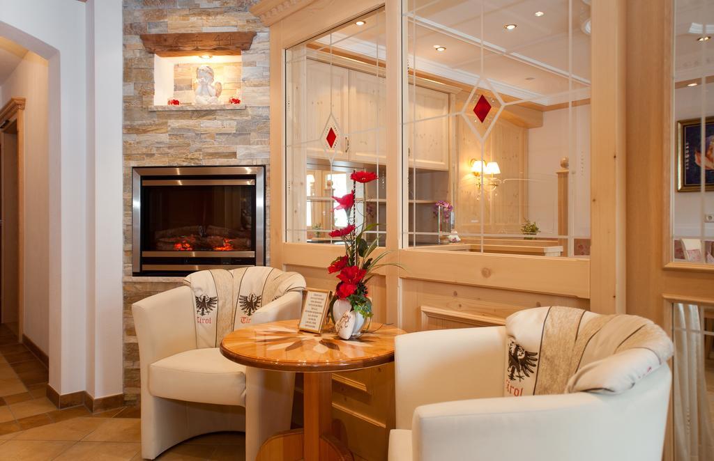 Ferienschloessl Harmonie Otel Holzgau Dış mekan fotoğraf